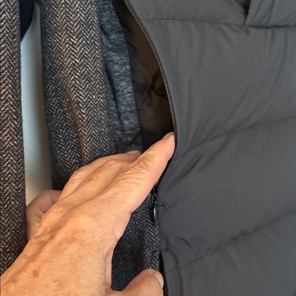 Lululemon down jacket with hood - Picture 6 of 6